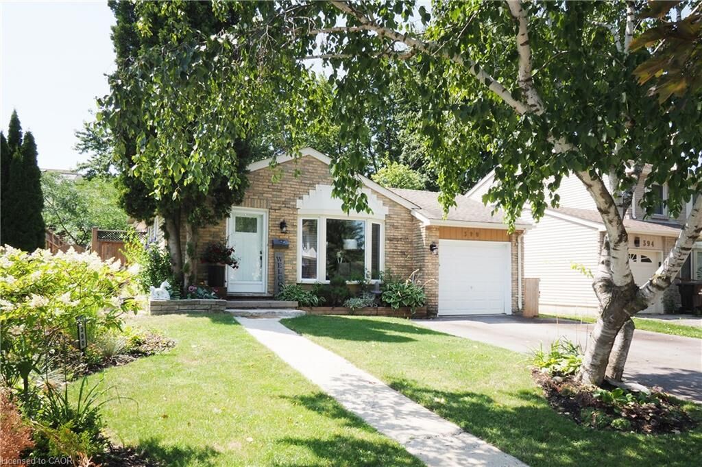 Property Photo:  390 Driftwood Drive  ON N2N 1Y6 