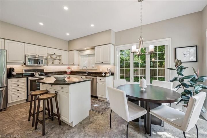 25 Manor Park Crescent 11 — photo 1
