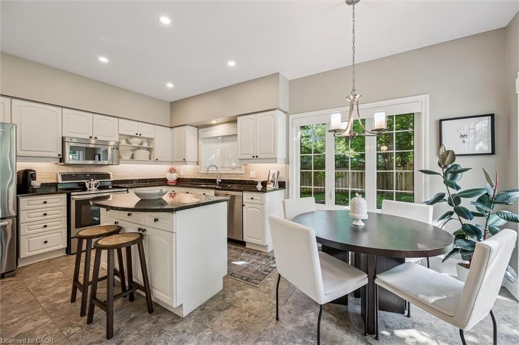 Property Photo: 25 Manor Park Crescent 11 ON N1G 1A2