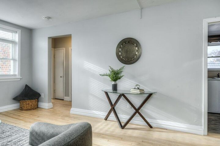 Property Photo:  141 Chapel Street 10  ON N2H 2T6 
