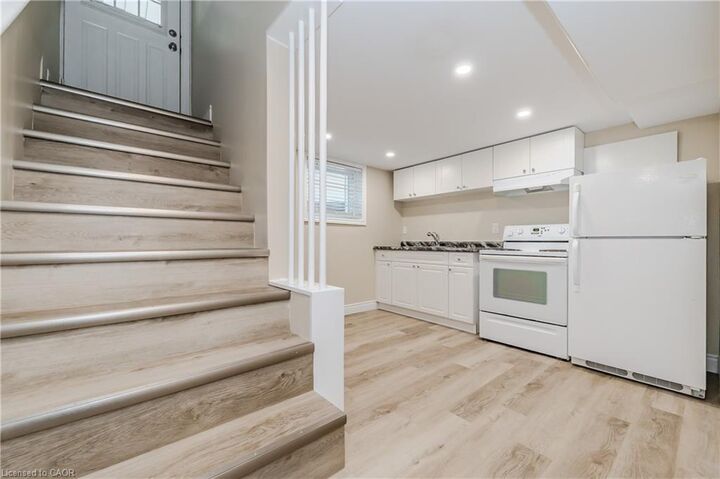 Property Photo:  15 Edinburgh Road Lower  ON N2B 1M4 