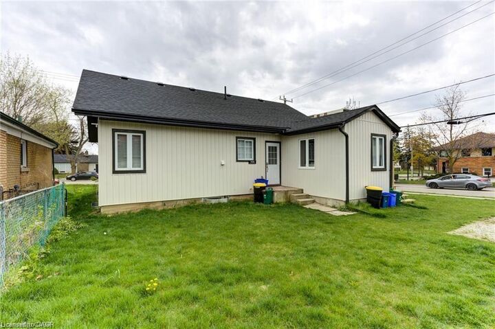 Property Photo:  1030 Queens Boulevard Lower  ON N2M 1B7 