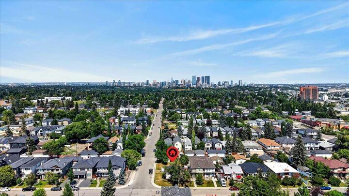 Property Photo: 440 53 Avenue SW AB T2V 0B7