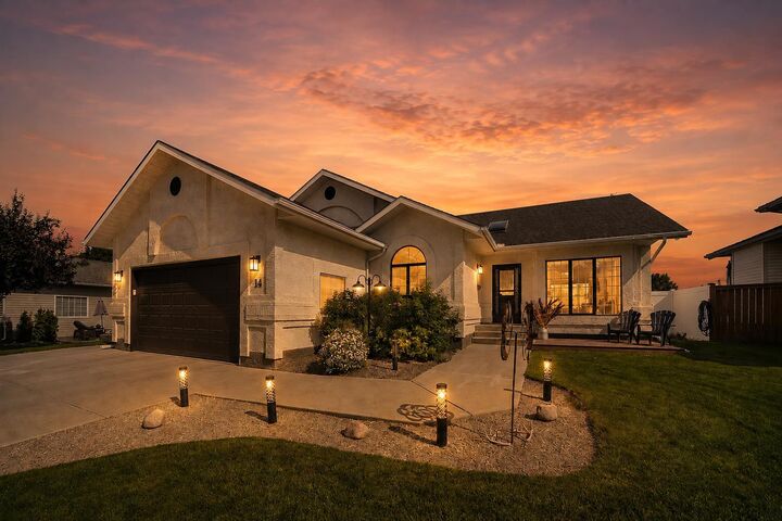 14 Denison Crescent — photo 1