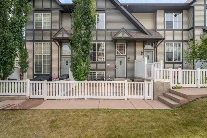 205 New Brighton Villas SE — photo 1