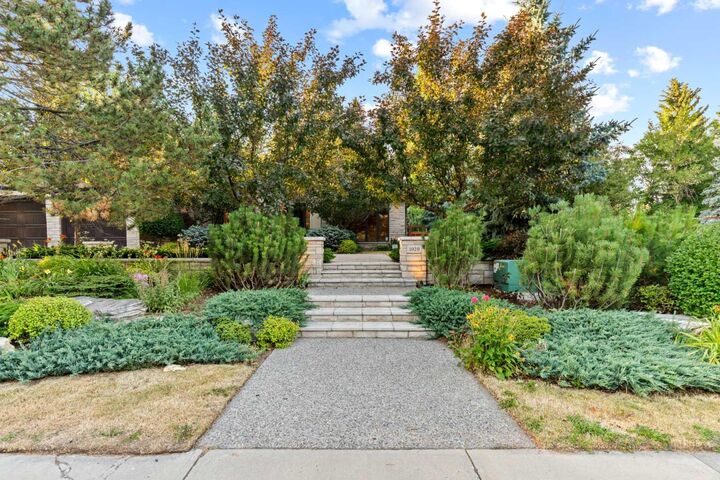 Property Photo: 1020 Bel-Aire Drive SW AB T2V 2B9