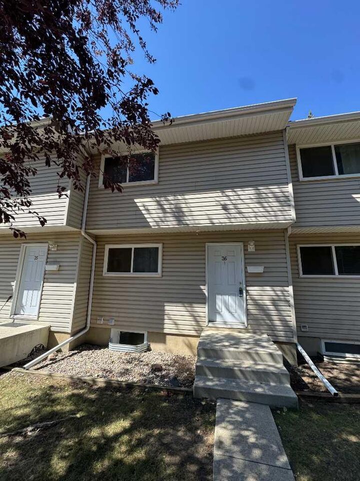 55 Lemoyne Crescent W 36 — photo 1