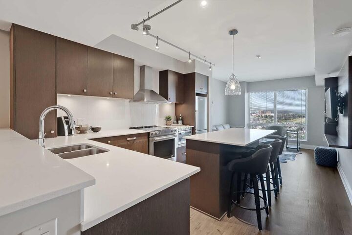 Property Photo: 930 6 Avenue SW 2304 AB T2P 1J3