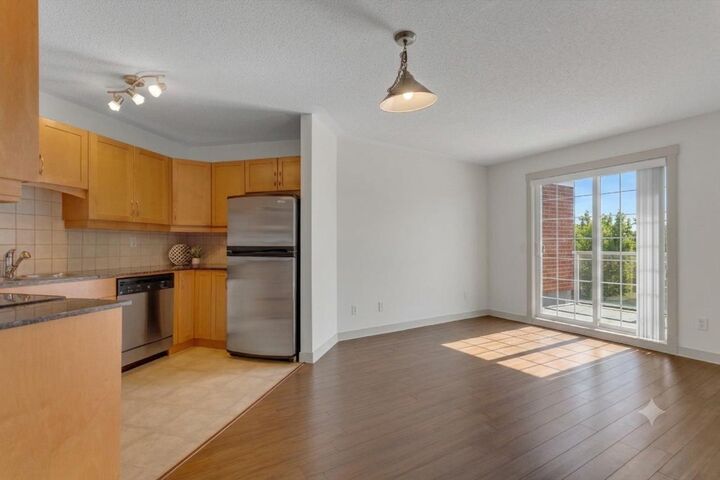 Property Photo:  2233 34 Avenue SW 321  AB T2T 6N2 