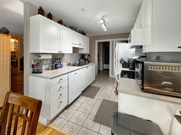 Property Photo:  5101 18 Street 102B  AB T9V 2G7 