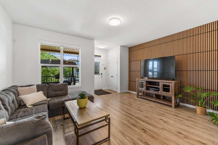 Property Photo:  80 Legacy Glen Row SE  AB T2X 3Y9 