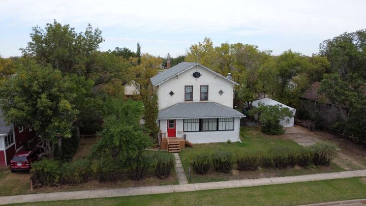210 4 Avenue E — photo 1