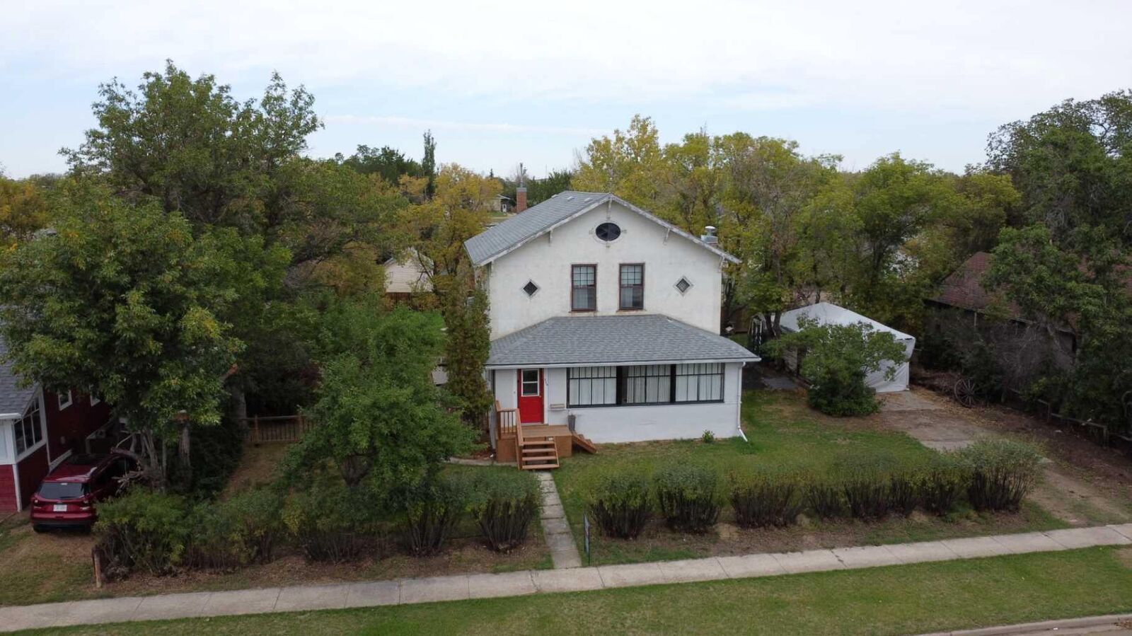 Property Photo:  210 4 Avenue E  AB T0J 1P0 
