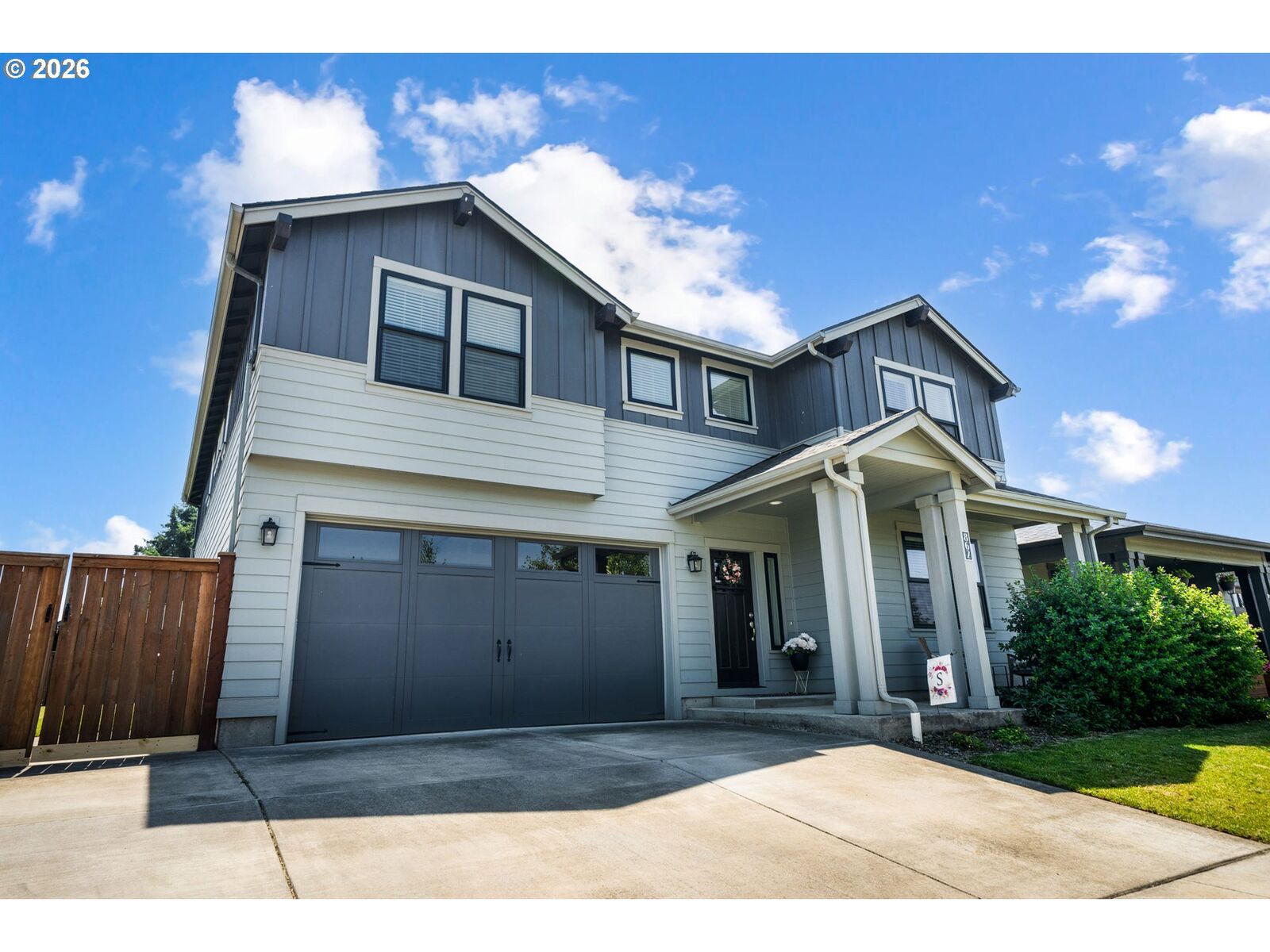 Property Photo:  862 Tyson Ln  OR 97404 