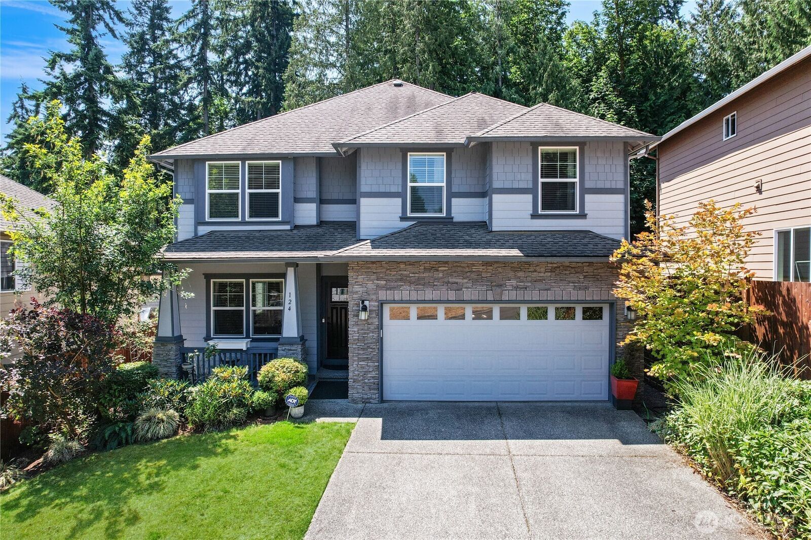 Property Photo:  124  147th Place SE  WA 98087 