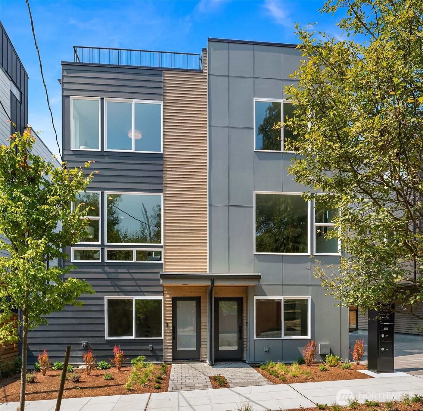 Property Photo:  721  15th Avenue A  WA 98122 