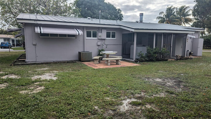 Property Photo:  2080 SW 38th Avenue  FL 33312 