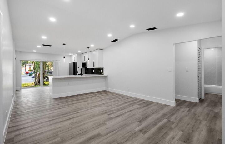 Property Photo: 5586 N Lakewood Circle A FL 33063