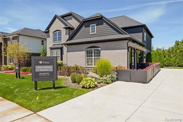 Property Photo:  2113 Kohli Drive  MI 48083 