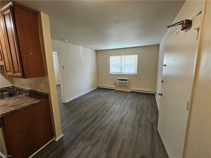Property Photo: 1433 Kingston Ave 7 VA 23503