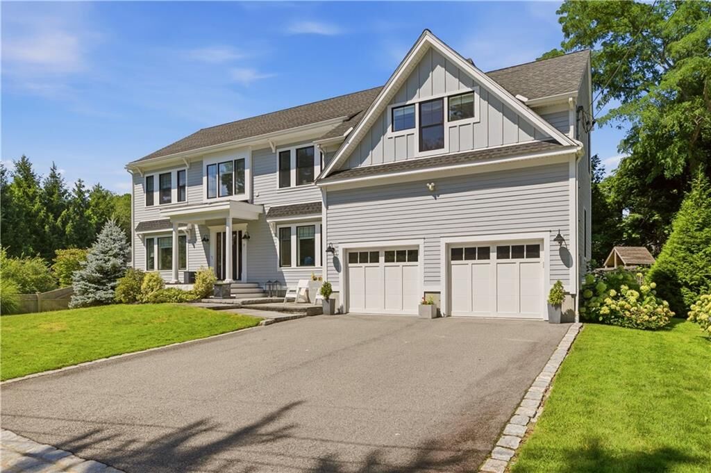 Property Photo:  7 Blount Circle  RI 02806 