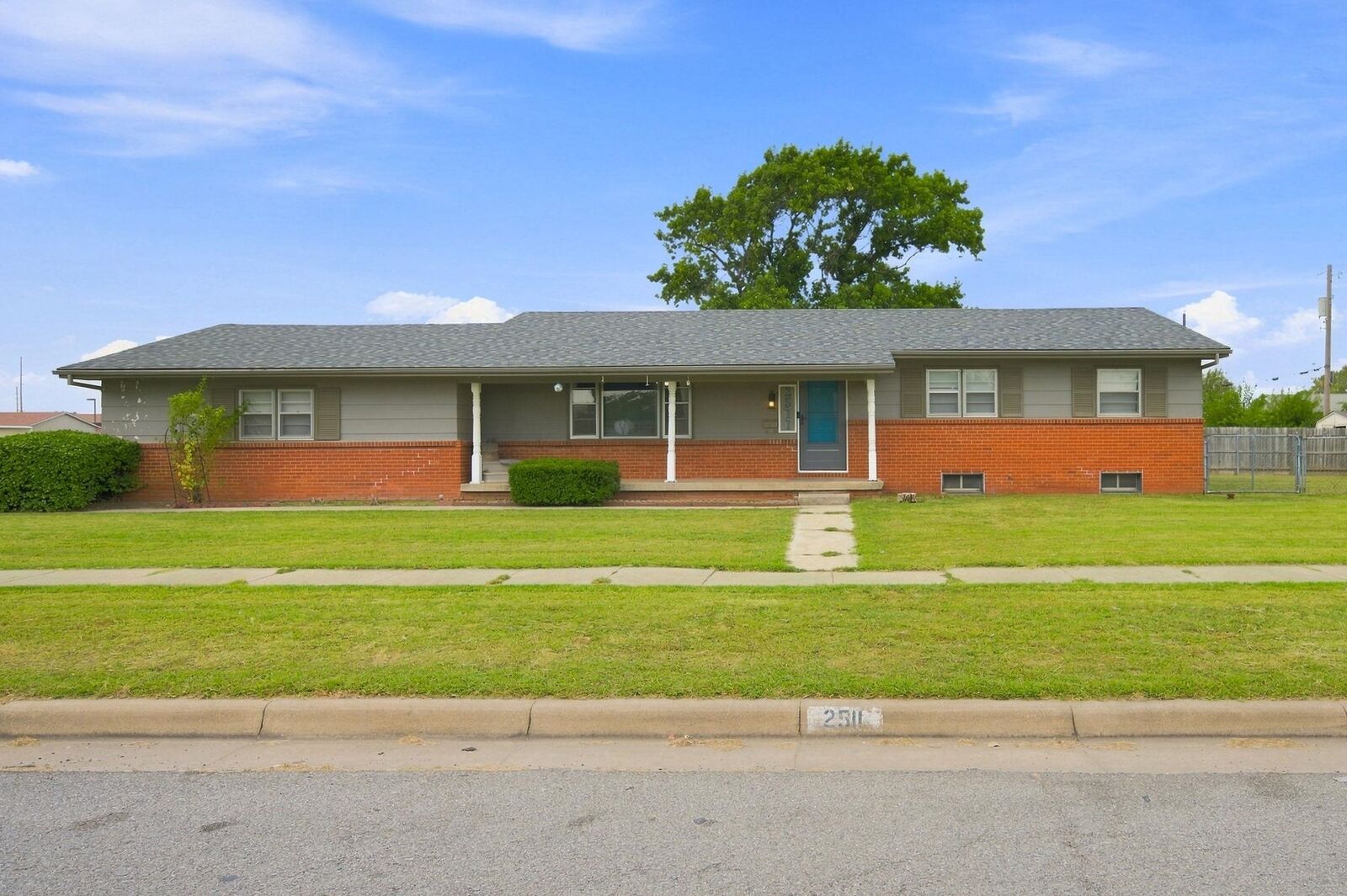 Property Photo:  2511 S Osage  KS 67217 