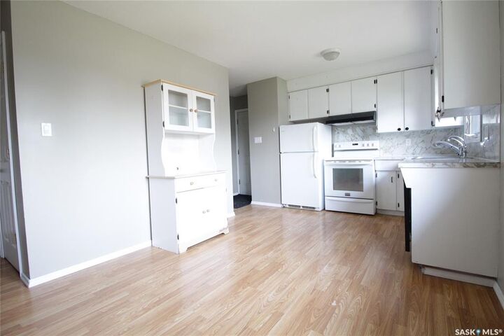 Property Photo: 906 Ogilvie Street SK S0G 3N0