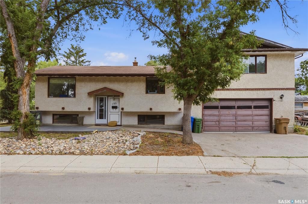 Property Photo:  195 Forsyth Crescent  SK S4R 5L8 
