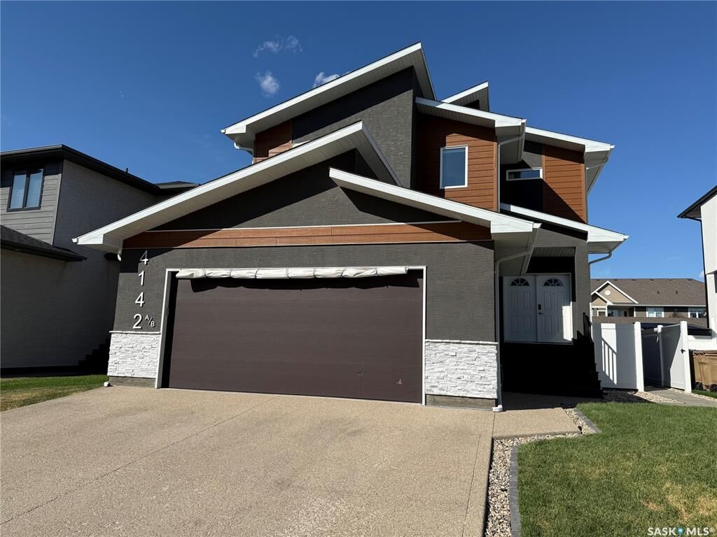 Photo de la propriété:  4142 A/B Green Olive Way E  SK S4V 1P8 