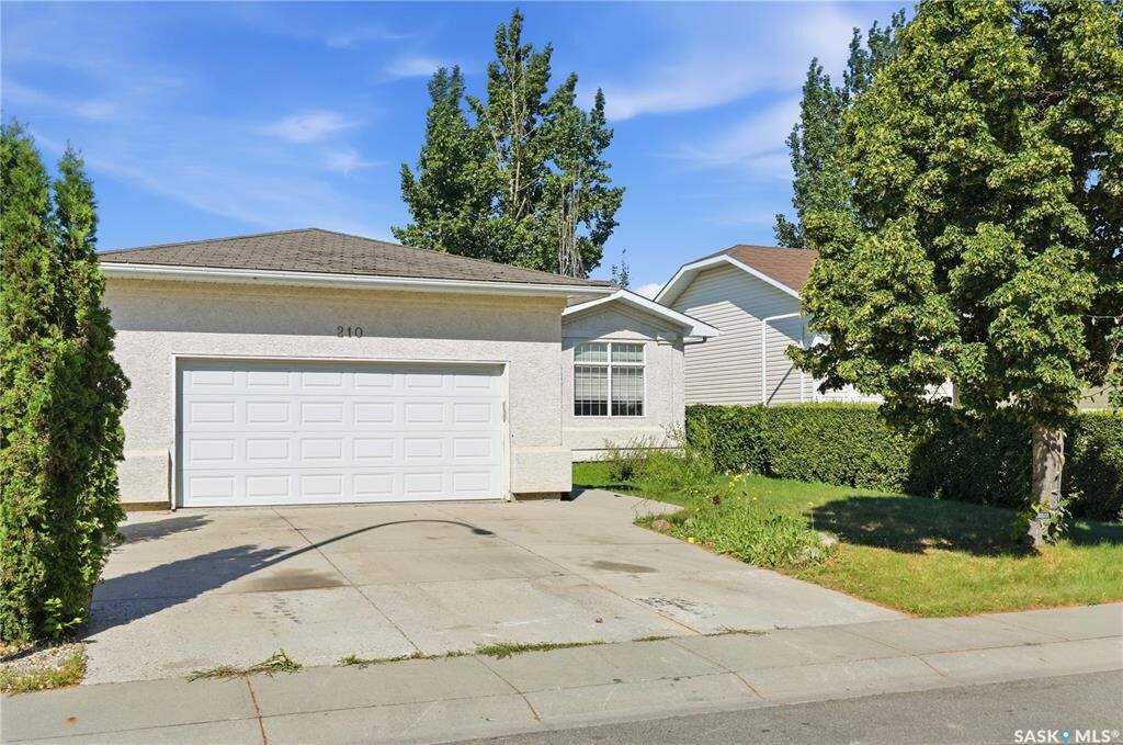Property Photo:  210 Beerling Crescent  SK S7S 1K4 