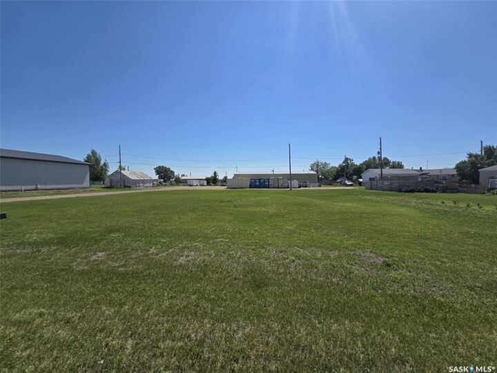 Property Photo:  412 Railway Avenue  SK S0G 0G0 