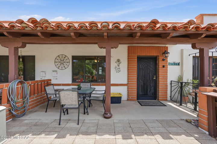 Property Photo:  135 S Paseo Quinta B  AZ 85614 