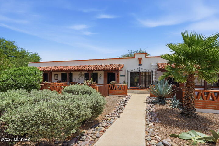 Property Photo: 135 S Paseo Quinta B AZ 85614