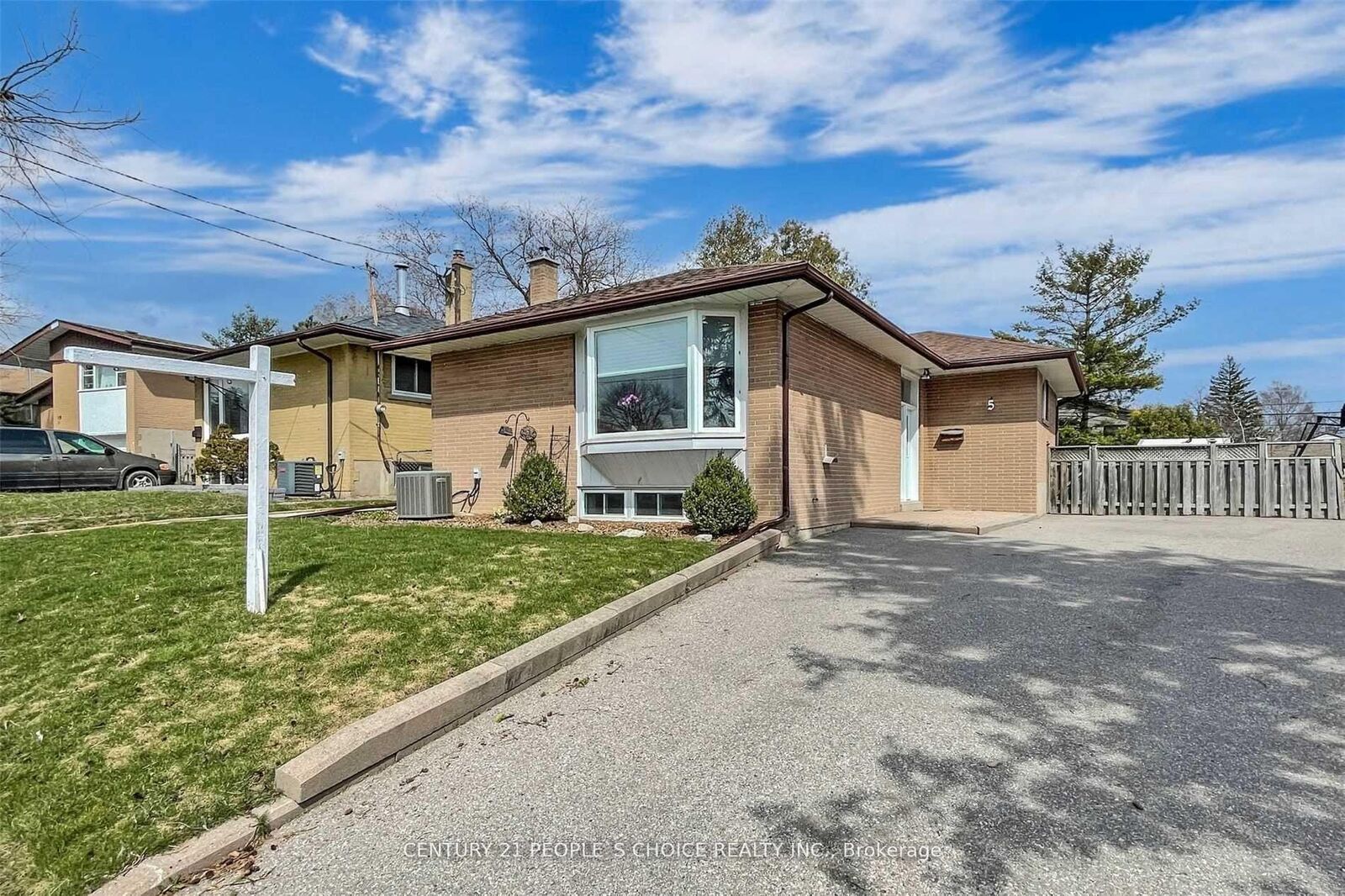 Property Photo: 5 Mid Pines Road ON M1G 2L5
