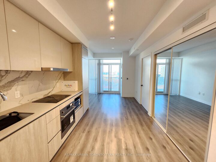 Property Photo:  28 Interchange Way 518  ON L4K 0P8 