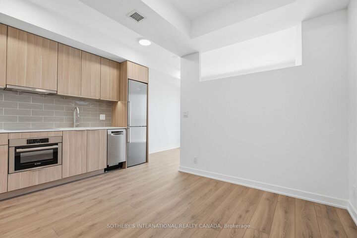 Property Photo:  88 Bathurst Street 1420  ON M5V 0W8 