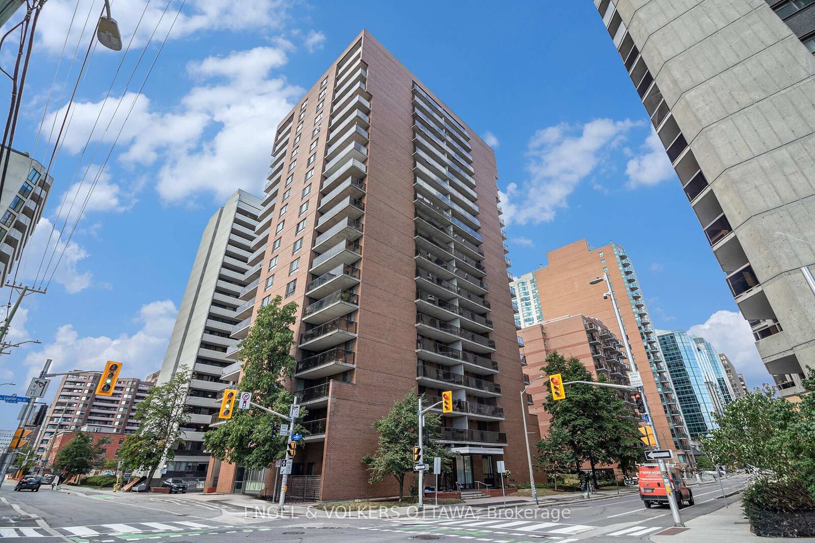 Property Photo: 475 Laurier Avenue W 907 ON K1R 7X1