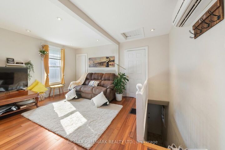 Property Photo:  25 Norwood Terrace  ON M4E 2H2 