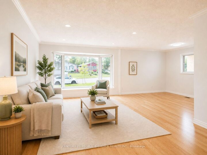 Property Photo:  5 Mid Pines Road  ON M1G 2L5 