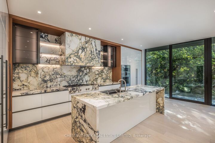 Property Photo: 7 Dale Avenue 205 ON M4W 1K2