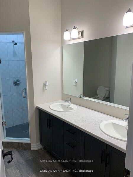 Photo de la propriété: 4311 Mann Street 52 (Room 2) ON L2G 0E7