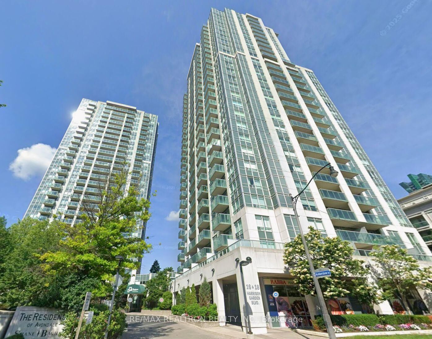 Property Photo:  18 Harrison Garden Boulevard 1805  ON M2N 7J7 
