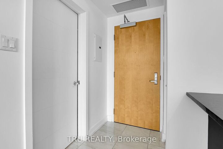 Property Photo: 179 Metcalfe Street 1110 ON K2P 0W2