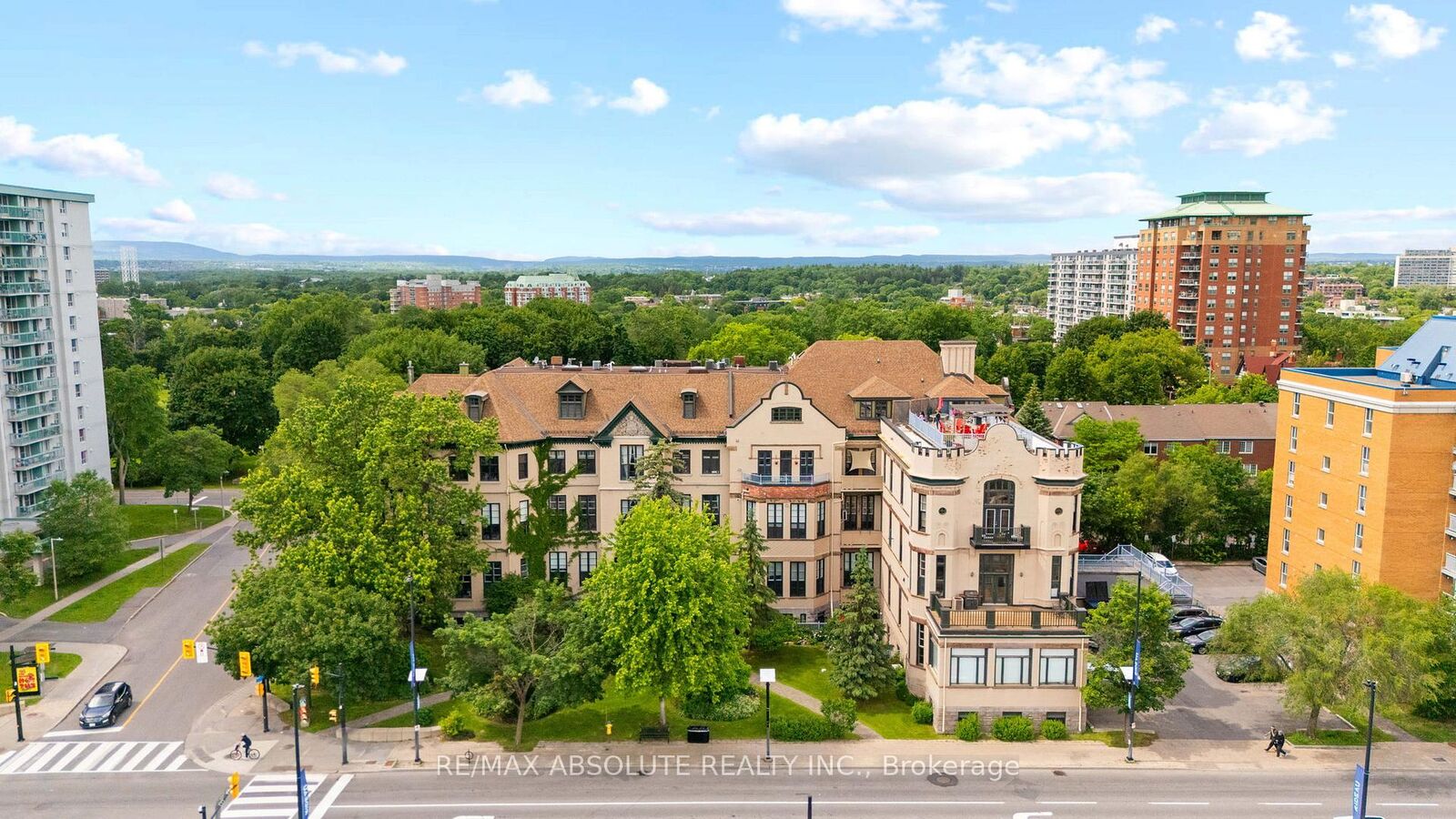 Property Photo: 589 Rideau Street 404 ON K1N 6A1