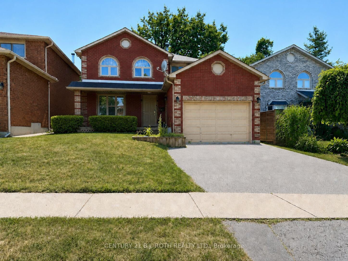 Property Photo:  29 Irwin Drive Upper  ON L4N 7A6 