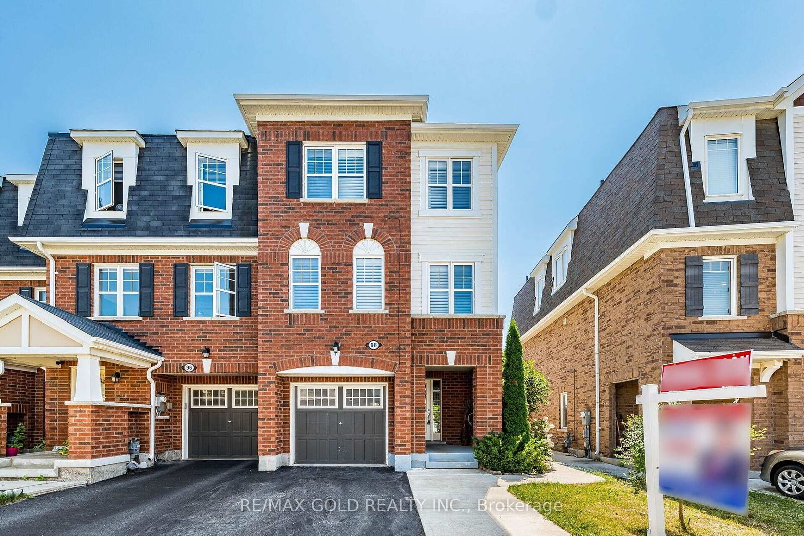 Property Photo: 98 Bannister Crescent ON L7A 4H4