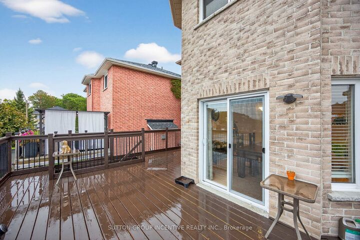 Property Photo: 4 Dunnett Drive ON L4N 0H8