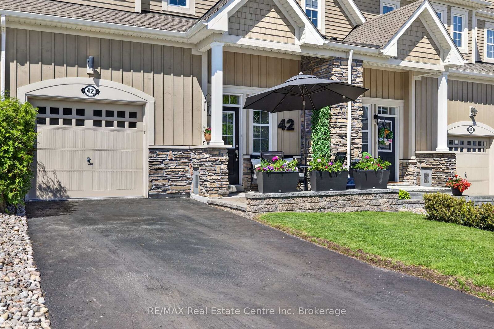 Property Photo:  42 Courting House Place  ON L0E 1L0 