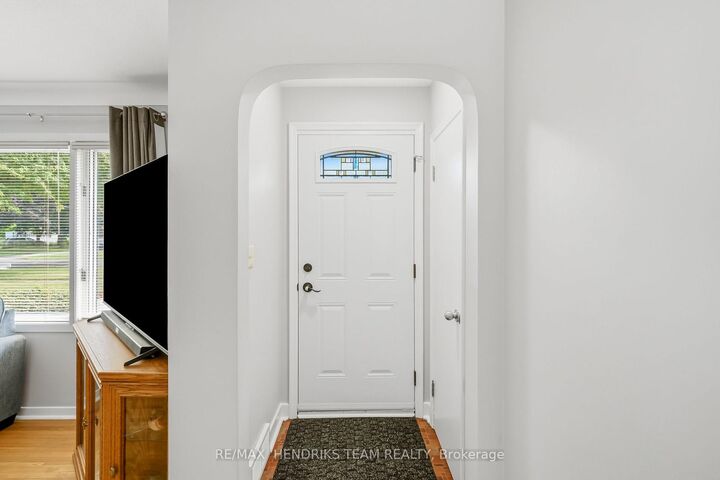 Property Photo: 33 Nickerson Avenue ON L2N 3M5