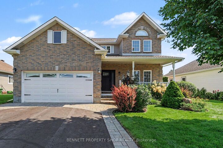 32 Rochelle Drive — photo 1